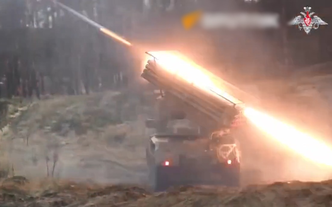 Pháo giàn Grad của Nga giội mưa rocket xuống các mục tiêu Ukraine